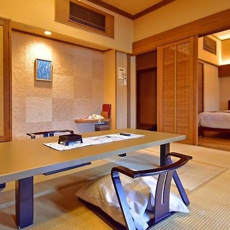 Atami Juraku Hotel Exteriör bild